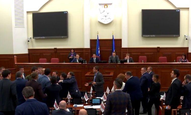 Потасовка между депутатами произошла в Киевсовете Фото: 44.ua