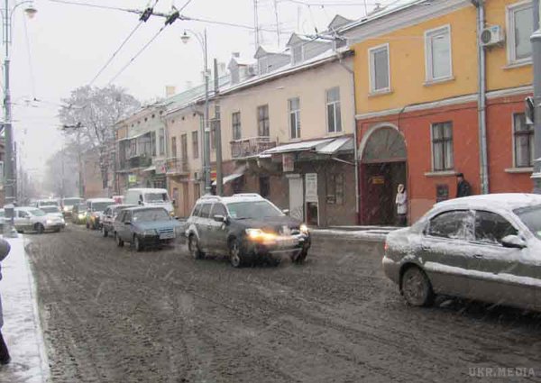 Черновцы засыпало снегом