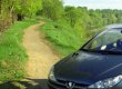 У Криму автомобіль скотився з гори на пляж: 1 людину травмовано