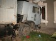 В Николаеве водитель КамАЗа на ходу выпал из кабины, после чего автомобиль врезался в дом