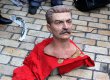 В Киеве националисты расколотили бюст Сталина под ГУ МВД (видео)