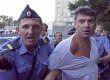 Петербургская полиция задержала Немцова после раздачи книги "Путин. Итоги"