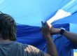В Харькове в потасовке порвали самый большой флаг Украины