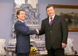 Янукович поздравил Медведева с днем рождения по телефону