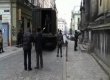 У Львові люди у військовій формі недбало завантажили старовинні книги (відео)