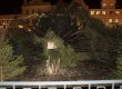 Головну ялинку Естонії, яка двічі падала, встановили втретє, попередньо вкоротивши