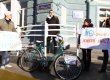 Мэру Житомира, который решил купить себе джип за 600 тысяч, подарили велосипед (фото)