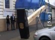 У Гадячі з'явився гігантський пам'ятник молотку (відео)