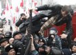 Защитнику Тимошенко пришлось перелазить через забор, чтобы попасть в суд (видео)