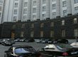 Кабмін вирішив удвічі скоротити кількість службових авто