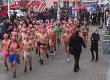 В Днепропетровске Деды Морозы в трусах и шапках устроили праздничный забег