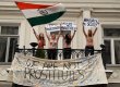 Femen провели "Діагностику карми" на балконі резиденції індійського посла (фото)