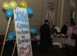 Львів'яни нагодували пасажирів донецького поїзда пампухами (фото)