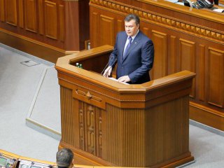 Виктор Янукович прибыл в Раду.