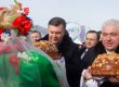 Янукович научил россиян правильно выбирать и есть сало
