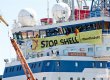 20 активістів Greenpeace прикували себе наручниками до криголаму в Гельсінкі