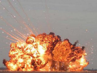 На горящем в Приморье военном складе сдетонировали снаряды
