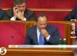 Тігіпко на засіданні Ради приклеїв жуйку під стіл (відео)