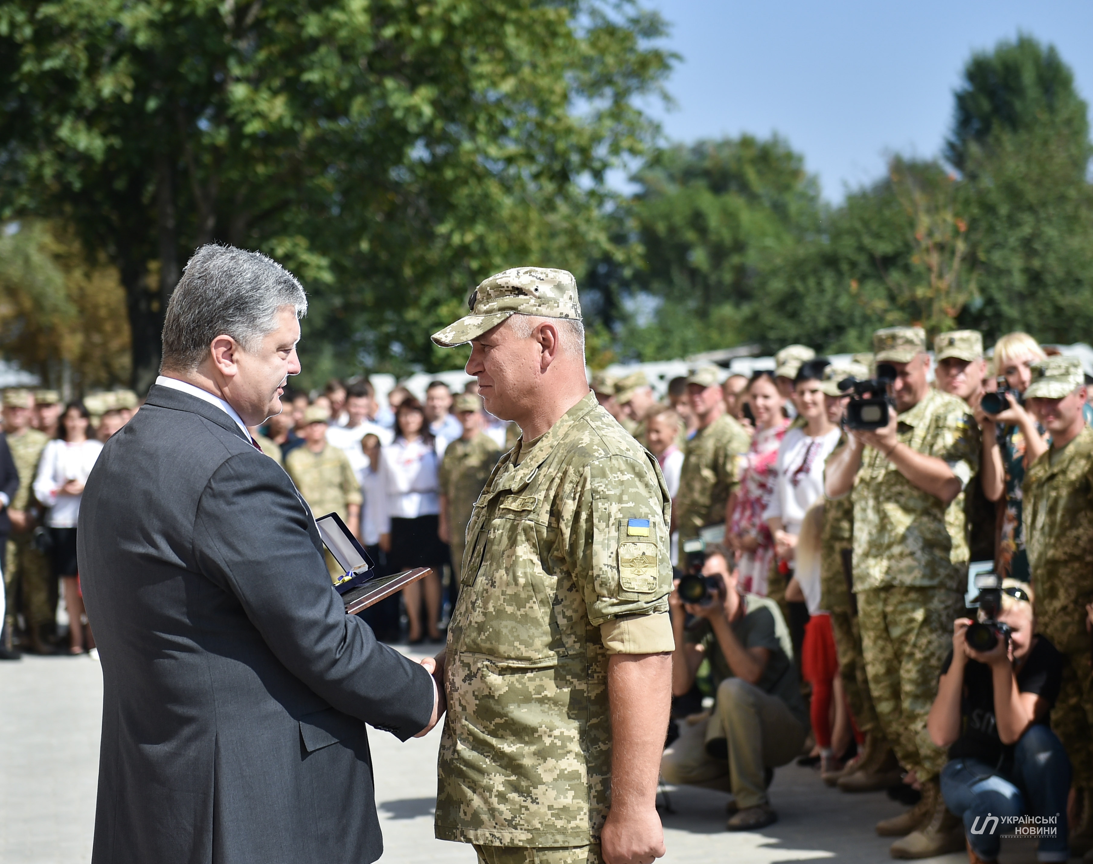 Порошенко в Днепропетровске. Українське фото