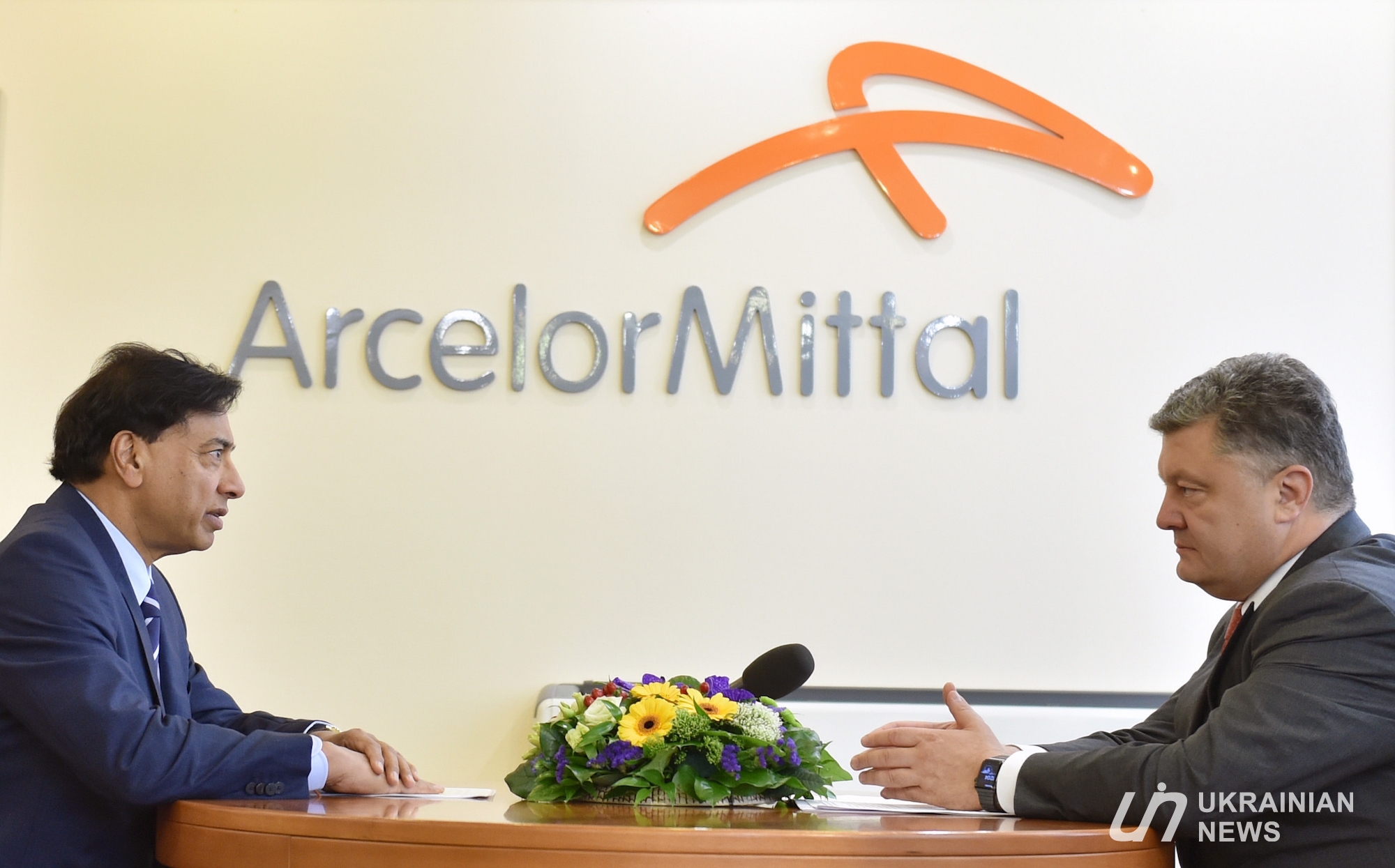 Директор международного холдинга Arcelor Mittal Лакшми Миттал и Президент Украины во время встречи в Кривом Роге