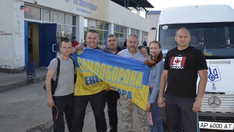 Задержанный ФСБ Евгений Панов (третий слева)