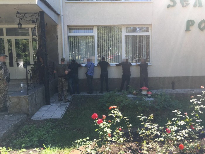 Криминальные похороны завершились массовым арестом. Фото: ssu.gov.ua
