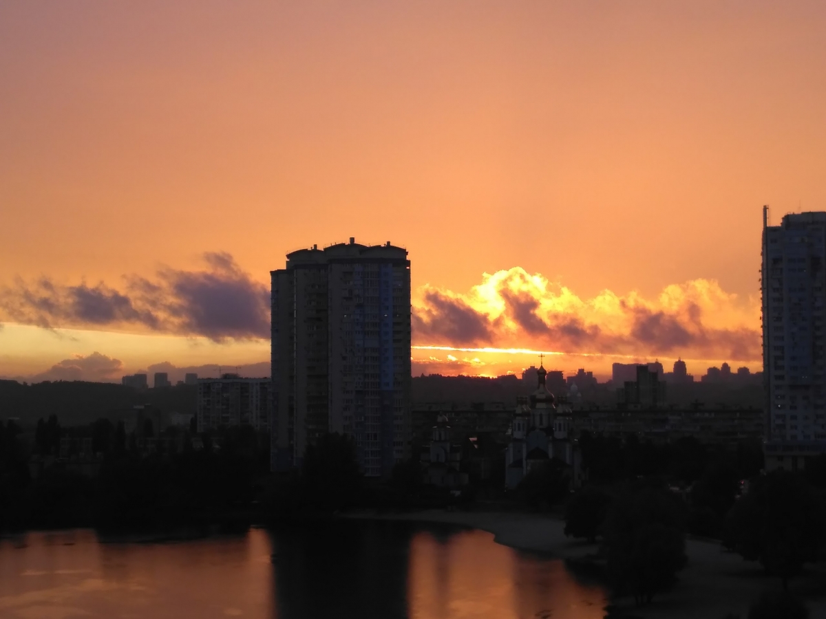 Вечірній Київ. Фото: vk.com/typical_kiev/Ліза Клинкова