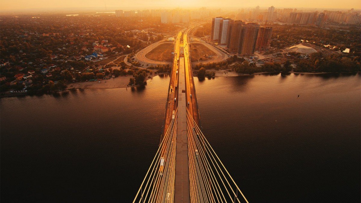 Вид с Южного моста. Руфер Мустанг. Фото: facebook