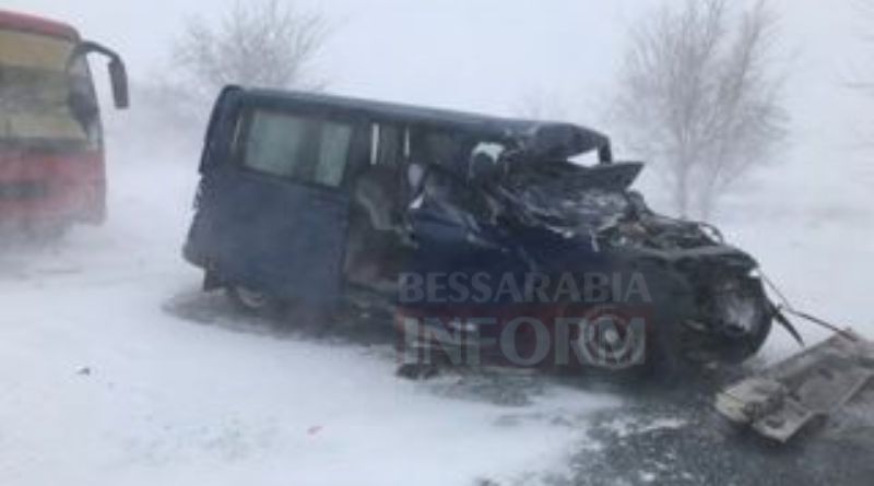 У ДТП постраждала пасажирка і водій автобуса.