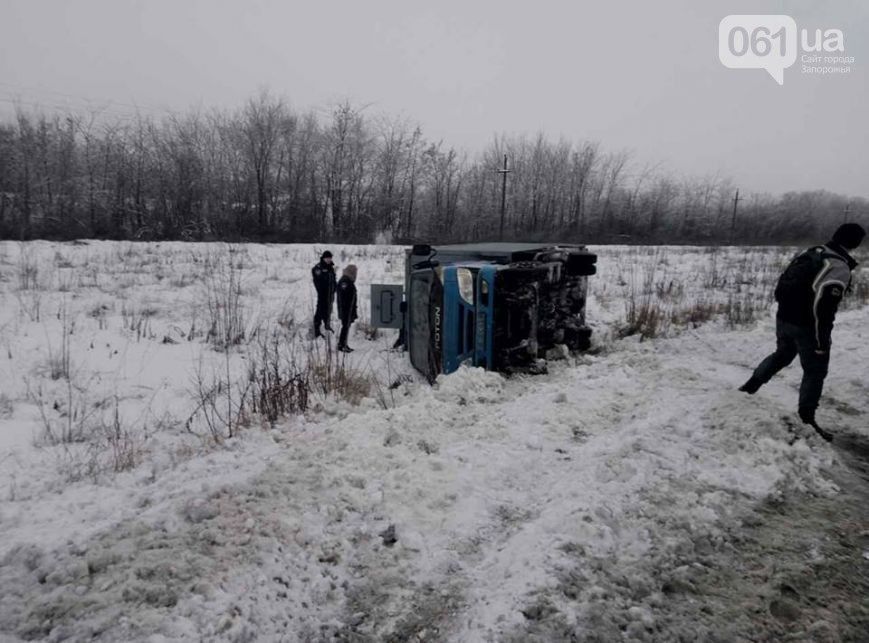 В момент аварии в автозаке находилось 11 заключенных. Фото: 061.ua