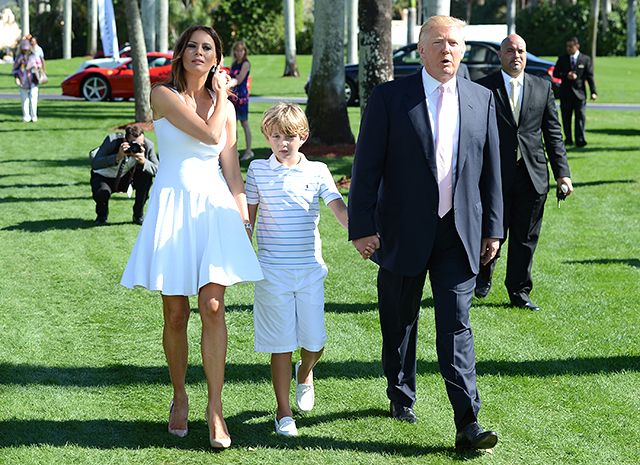 Меланія і Дональд Трамп з сином. Фото: hellomagazine.com