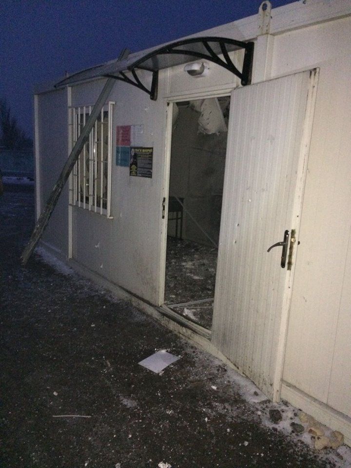 Боевики обстреляли Марьинку. Фото: facebook.com/ato.news