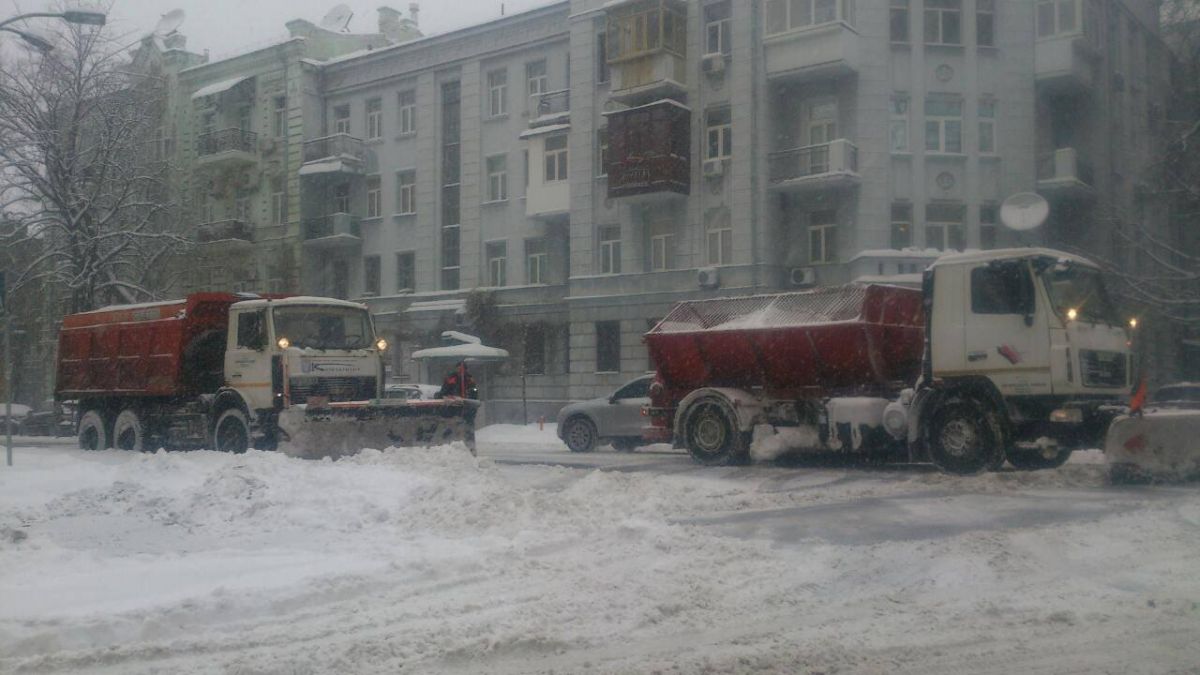 Снегоуборка правительственного квартала. Фото: www.facebook.com/olga.valiullina