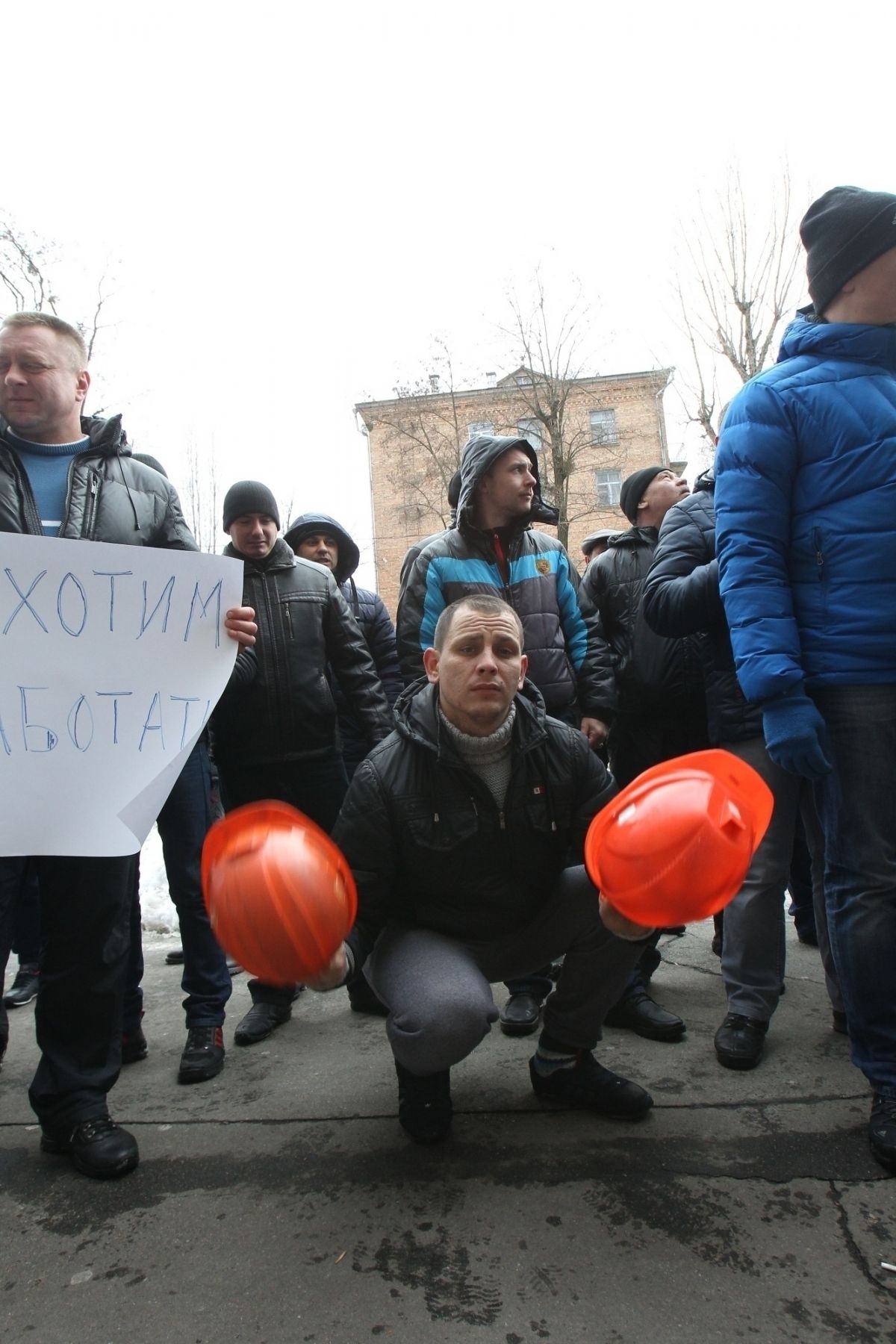 Работники Суха Балка пикетируют Госгеонедра. Фото: профком предприятия