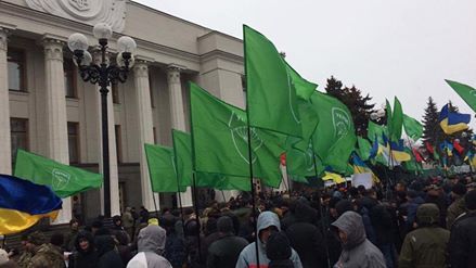 Активисты требуют прекратить торговлю с оккупированными территориями. Фото: facebook.com/yevheniya.khudzi