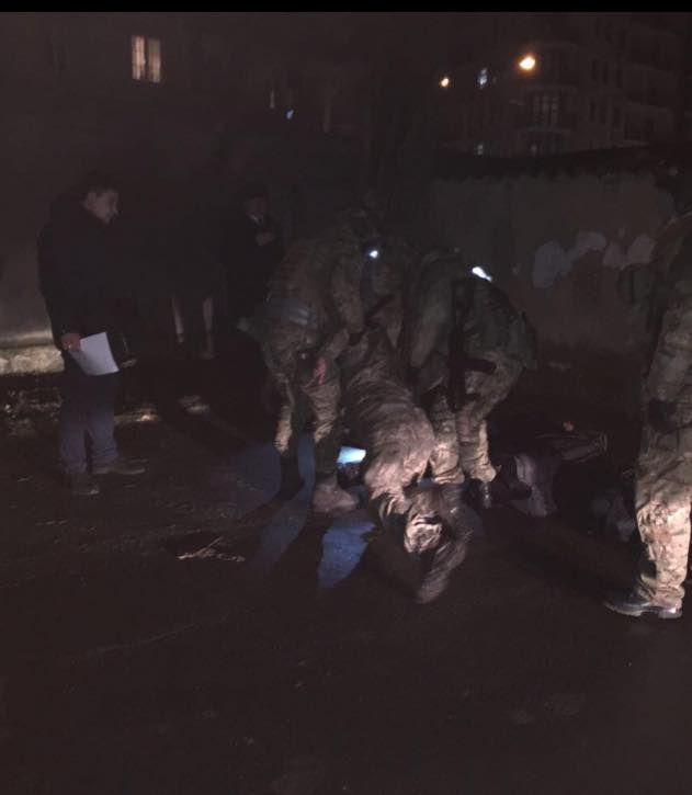 Військовий купив 12 автоматів АК і гвинтівку СВД. Фото: facebook.com/MatiosAnatolii