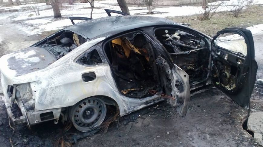 Автомобиль сильно пострадал.