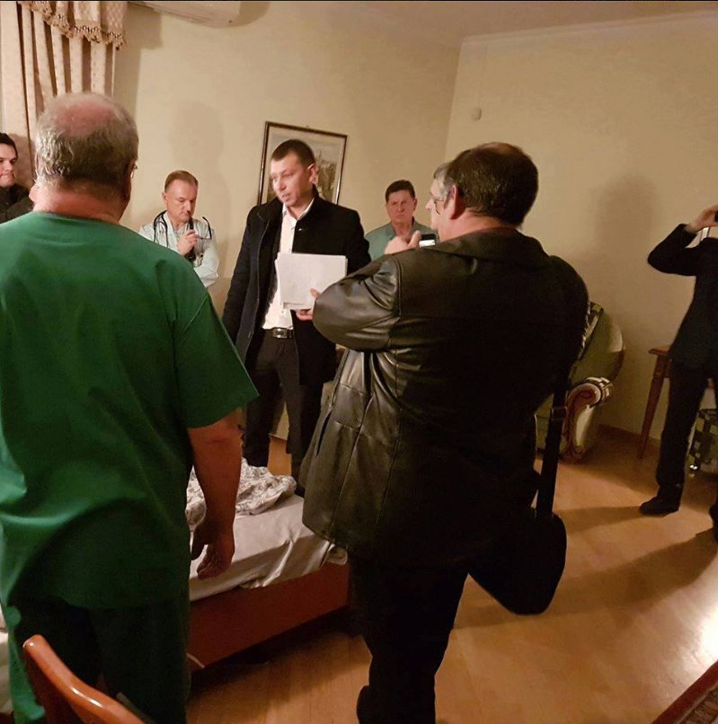 Після вручення підозри Насирову стало погано. Фото: 