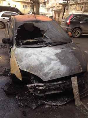Спалили автомобіль депутата Вінницької міської ради від партії Дмитра Уманця. Фото: svoboda.org.ua