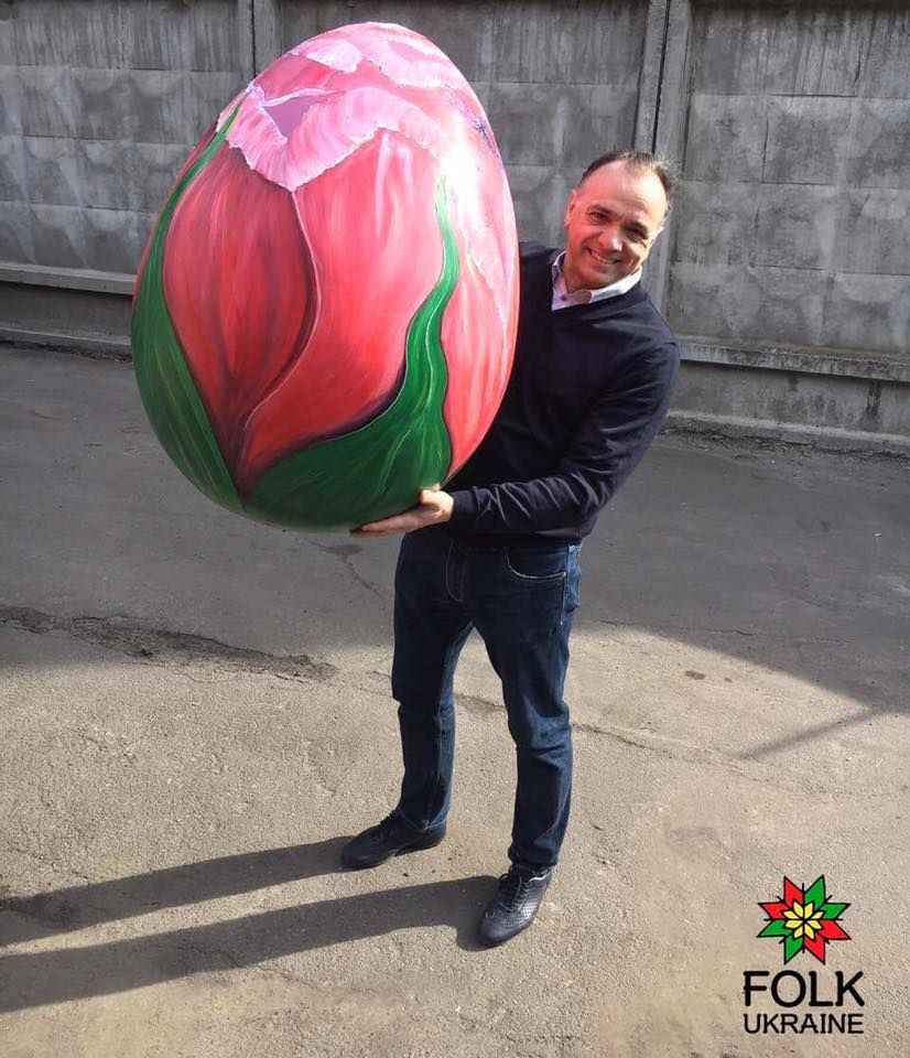 Это первая официально готовая писанка. Фото: facebook.com/Ігор-Добруцький