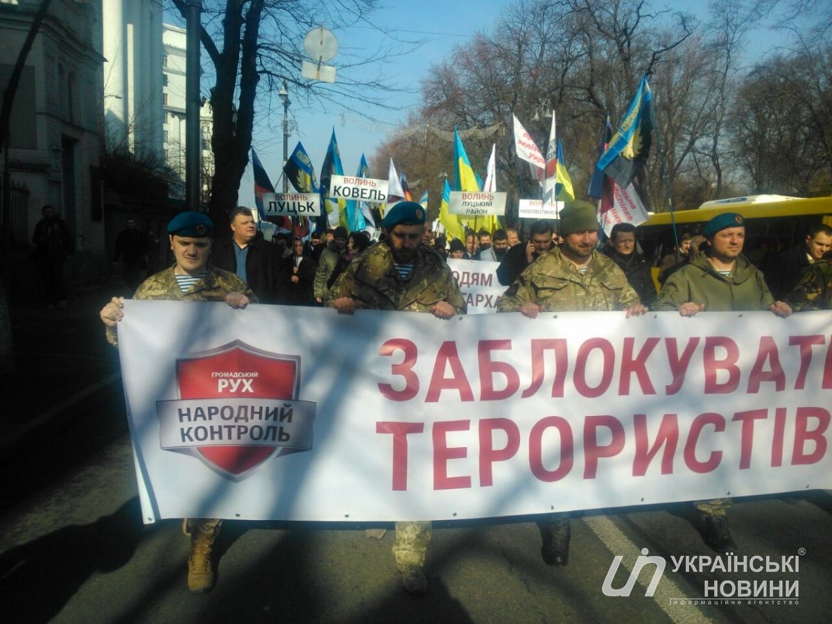 Митинг носит мирный характер, порядок обеспечивают около 150 правоохранителей.
