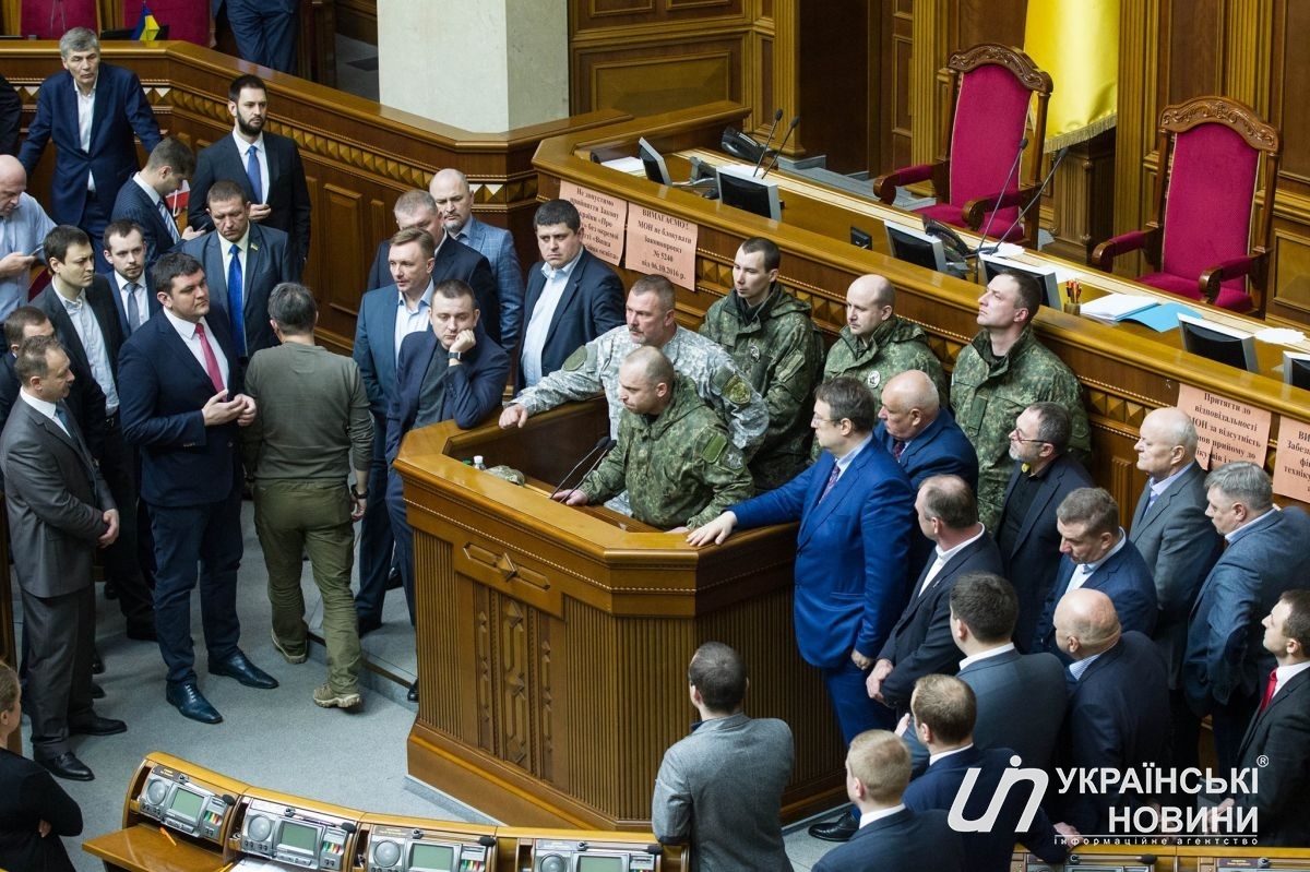 Военные выступают в Раде после досрочного закрытия заседания Рады