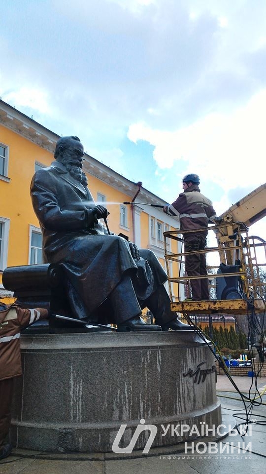 Грушевский принял душ. Фото: Олег Черныш