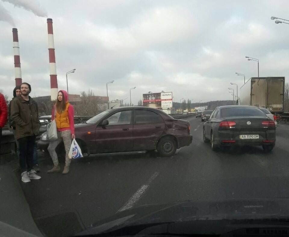 ДТП стало причиной пробок. Фото: facebook.com/kievavtodor