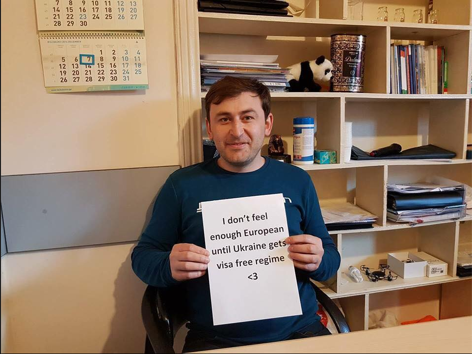 Граждане Грузии устроили флешмоб в поддержку Украины. Фото: facebook.com/olexandra.matviychuk