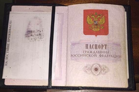 В задержанного изъяли оружие. Фото: npu.gov.ua
