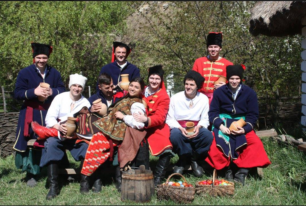 Обливание водой в день Богородицы считалось очистительным. Фото%: