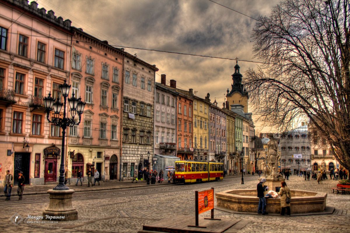 Львов на выходные посещают много туристов. Фото: find-way.com.ua