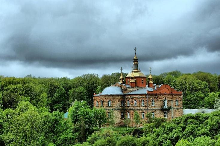 Історія цього монастиря сягає корінням у давні часи.