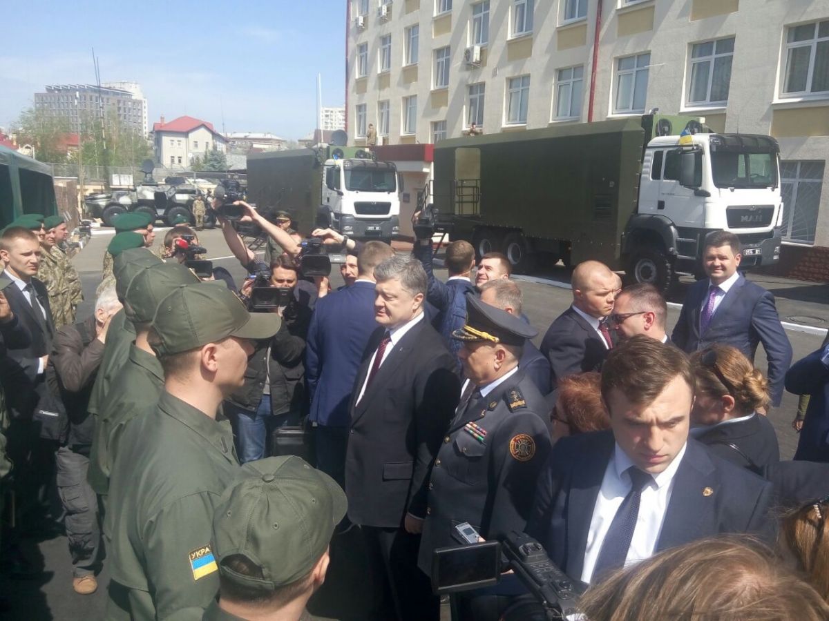 Америнську техніку передавали урочисто. Фото: dpsu.gov.ua